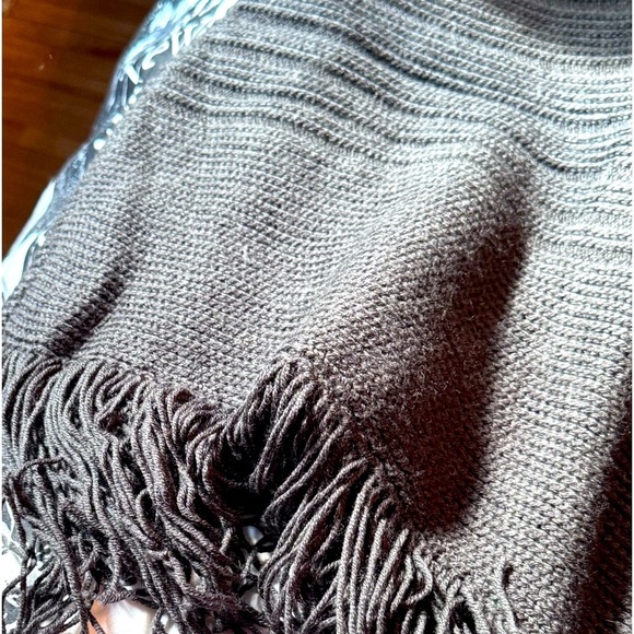 πCozy Banana Republic Black Grey Merino Ribbed Turtleneck Fringe Poncho Sweater - Picture 6 of 15